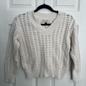 Universal Thread Cream V-Neck Sweater
